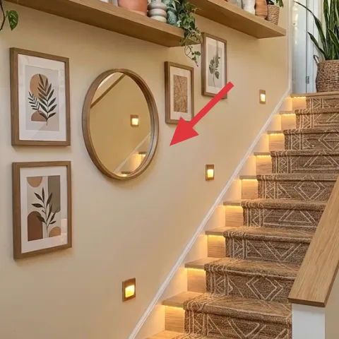 Wood floating shelf